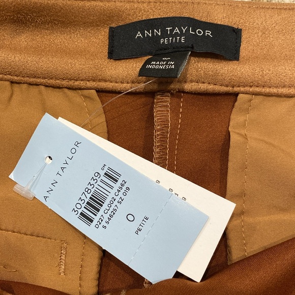 NWT Fab ANN TAYLOR Faux Suede Cropped Pants 0P - Picture 3 of 8